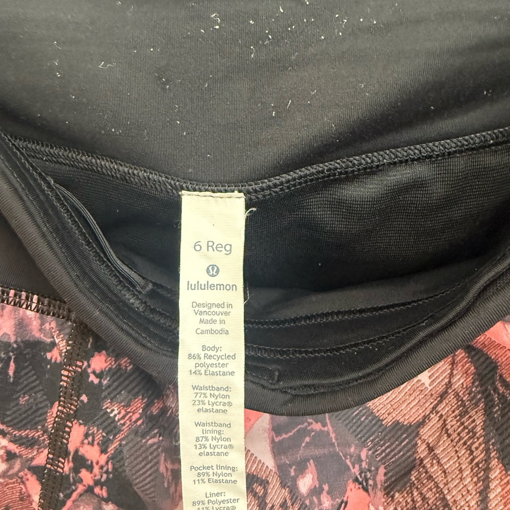 lululemon athletica Speed Up Black/Pink Shorts Size 6 - Picture 3 of 4